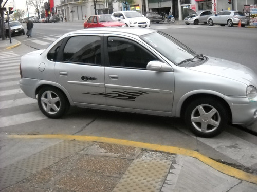 Imagen 2 de 16 de Chevrolet Corsa 1.4 Classic Gls 2009 Gnc Gris Plata
