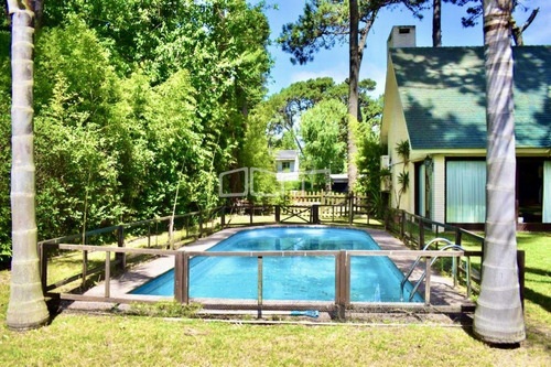 Venta - Importante Casa En Lugano- Ref: 594