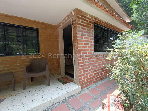 Jip 24-24222. En Venta Espectacular Casa Con Clima De Montaña, Rodeada De Arboles Frutales. Acabados De Primera, Área Social Con Churuata, Bellos Jardines. En Urb El Limón. Maracay