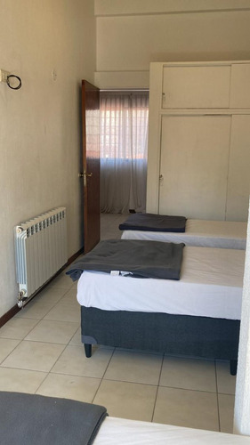 Destacada Vivienda, 5 Dormitorios En Ciudad De Mza