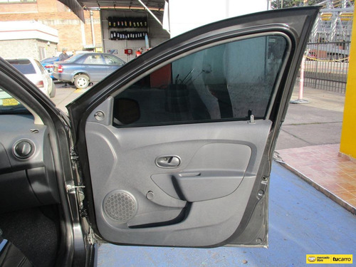 Renault Logan AUTHENTIQUE 1600CC MT AA
