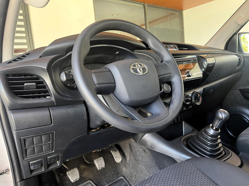 Toyota Hilux 2.7 Cabina Doble Sr Mt