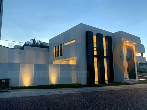 Imagen 3 de 30 de Casa En Venta En Juriquilla En Cumbres Del Lago