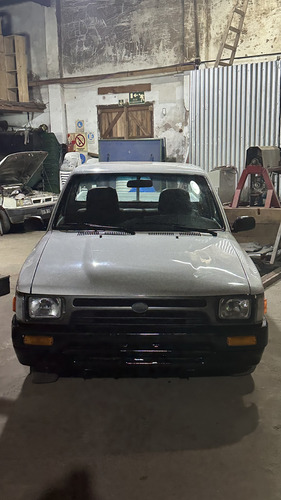 Toyota Hilux Cabina Simple Gasóleos Totalmente Restaurada