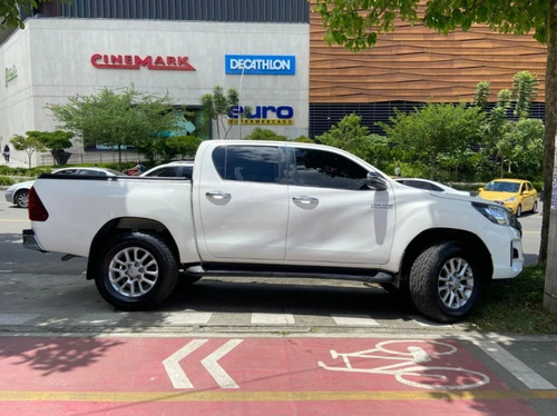 Imagen 4 de 11 de Toyota Hilux 2.4l 4x4