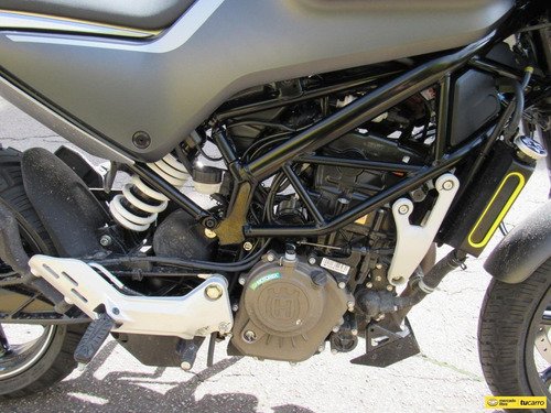 Imagen 9 de 25 de Husqvarna Svartpilen 200 Te