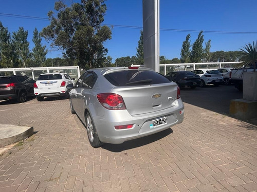 Imagen 9 de 17 de Chevrolet Cruze 5p 1,8 Ltz Ac