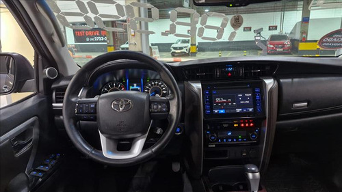 Toyota Hilux SW4 2.7 Srv 7 Lugares 4x2 16v Flex 4p Automático