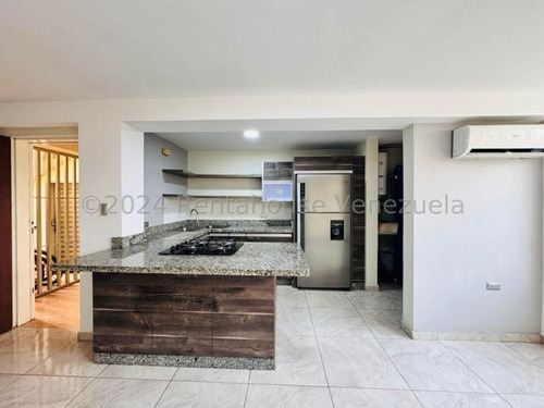 En Venta Apartamento De Oportunidad. Ubicado En Av Intercomunal Bqto.cabudare,cocina Moderna Equipada, 3 Hab Amplias Con Closet, A/a Split, Vig 24/7, Contactame Y Hagamos Negocios, Dennymar B 4bb7 9 4