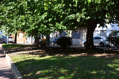 Imagen 4 de 26 de -venta- Ph 3amb + Patio. Frente A La Plaza En Parque Chass