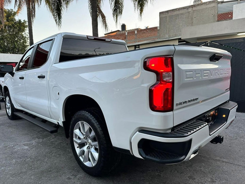 Chevrolet Silverado Custom 2021