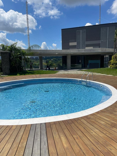 Admira Este Impresionante Apartamento A La Venta En La Selecta Zona De Las Mercedes.