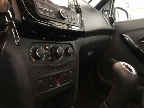 Imagem 11 de 15 de Sandero Stepway Zen 2020