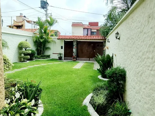 Bonita Casa Con Jardin, Fracc. Lomas De Tzompantle, Cuernavaca Morelos
