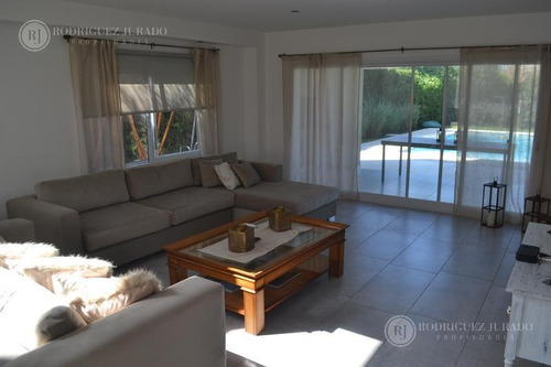 Imagen 6 de 28 de Casa De Gran Diseño, Espaciosa - Haras Santa Maria (toma Menor Valor En Mismo Barrio)