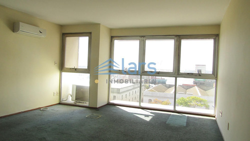 Oficina Para Alquilar / Ciudad Vieja - Inmobiliaria Lars