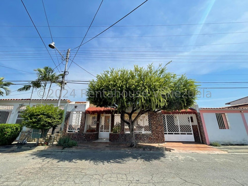 Casa En Venta En Urb. La Mulera, Maracay. 24-21162. Lln