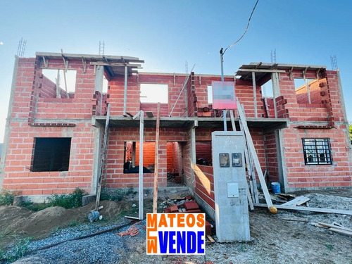 Venta Duplex -  Triplex En Mar Del Tuyú Calle 85 Esq 6 - A Estrenar 