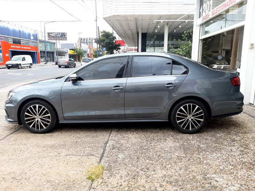 Imagen 7 de 11 de Volkswagen Vento 2.0 Tsi Gli 211cv App Connect 2016