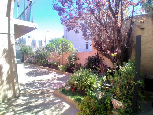 Solida Casa De Dos Pisos En Miraflores Bajo