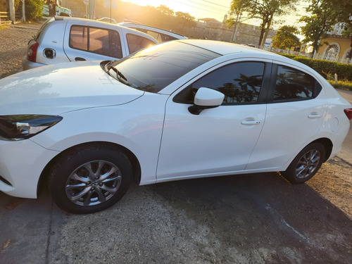 Mazda 2 Sedan 1.5 Touring Sedan