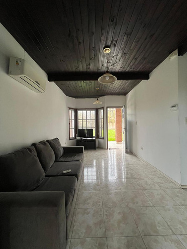 Casa De Tres Dormitorios En Roldan Pileta Jardin Amplia