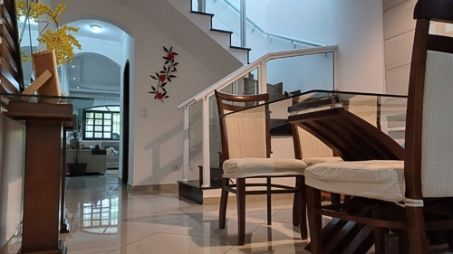 Sobrado À Venda | 3 Quartos | Suíte Com Hidro | Financiamento Disponível!