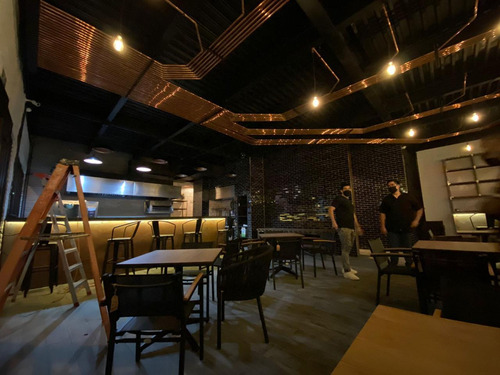 Traspaso Restaurante Bar Todo Acondicionado Con Lic. Alcohol