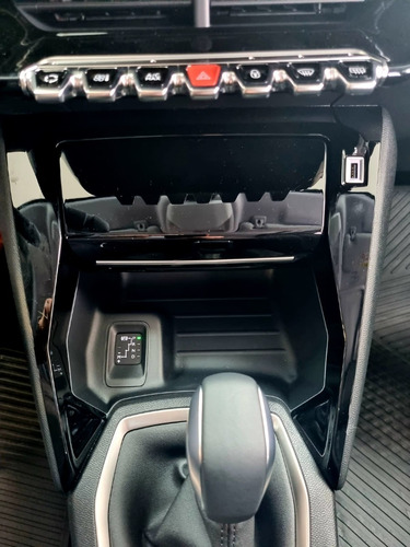 Imagen 15 de 25 de Peugeot 208 Feline Tiptronic 1.6 Stock