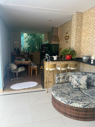 Imagem 10 de 12 de Casas - Residencial - 1996