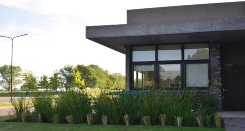 Imagen 2 de 9 de Rbs. Hermoso Lote En Barrio San Sebastian, Area 13!