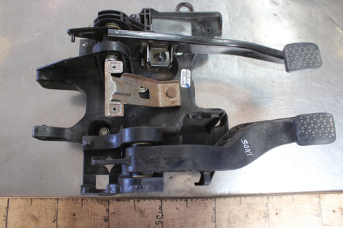 Pedales Clutch Freno Sonic 2019 Std 42344394 S4957 (Usado)