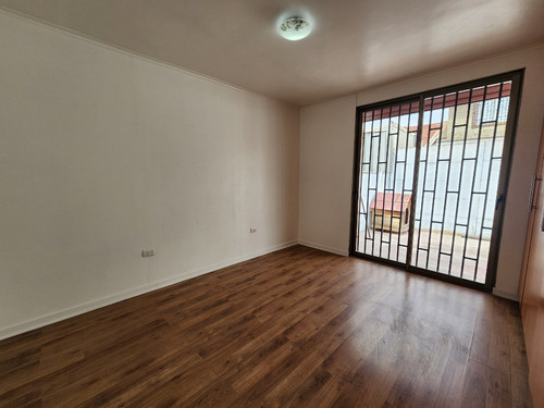 Venta Casa Remodelada Pasaje 8 , La Cisterna