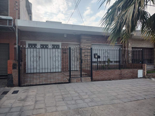 Imagen 2 de 11 de Res. America - Av. Alem 1900 - Casa En Venta