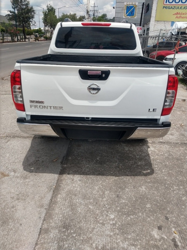 Imagen 6 de 15 de Nissan Np300 Frontier 2017 2.5 Le Aa Mt