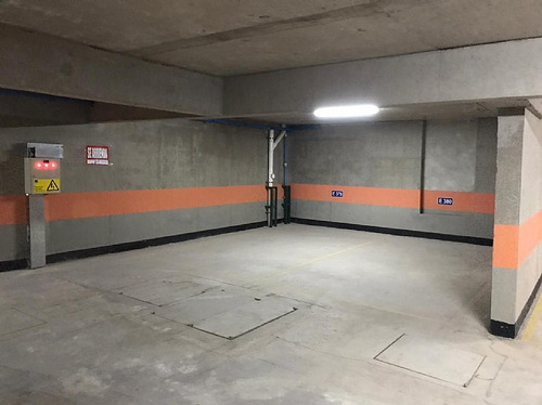 Estacionamiento En Lyon/pocuro/metro I De Suarez