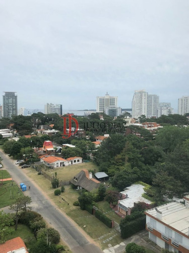 Imagen 16 de 27 de Piso Alto En Aidy Grill