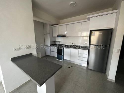  Apartamento Ubicado En Fresca Y Excelente Zona De Manongo, Completamente A Estrenar, Amoblado Con Cocina, Calentador. El Mismo Cuenta Con 3 Habitaciones, 2 Baños, 2 Puestos De Estacionamiento