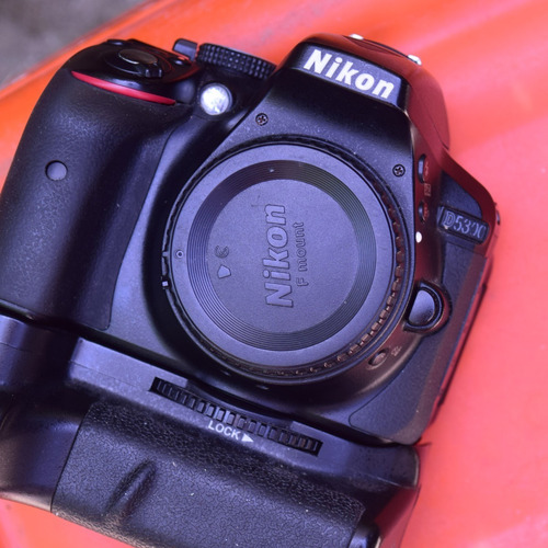 Câmera Fotográfica Nikon D5300 (corpo, Batéria, Grip)