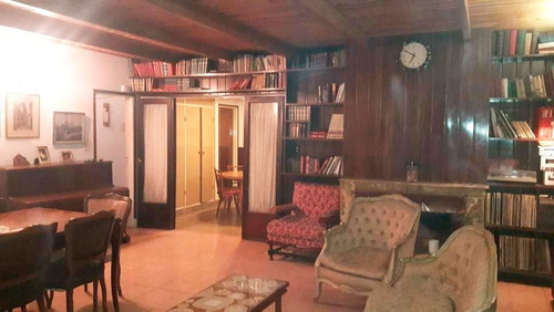 Imagen 3 de 18 de Venta De Amplia Casa Céntrica C/ Cochera En Cosquín