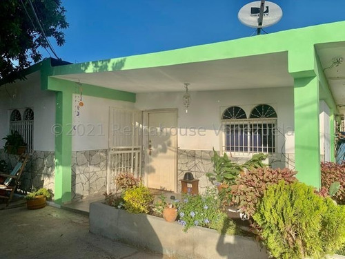 Imagen 2 de 10 de Casa En Venta En San Rafael. Punto Fijo