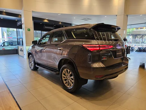 Toyota Fortuner 2.8 Diesel Srv 4X2 At