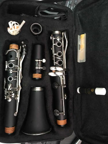 Imagen 3 de 6 de Clarinete En Bb Marca Mendini By Cecilio