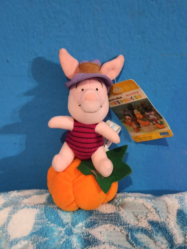 Muñeco De Coleccción Piglet Con Calabaza
