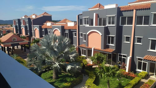 Imagen 2 de 15 de Century 21 Vende Excelente Townhouse