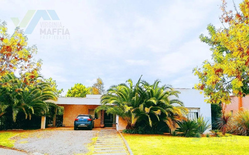 Casa En Venta En La Montura