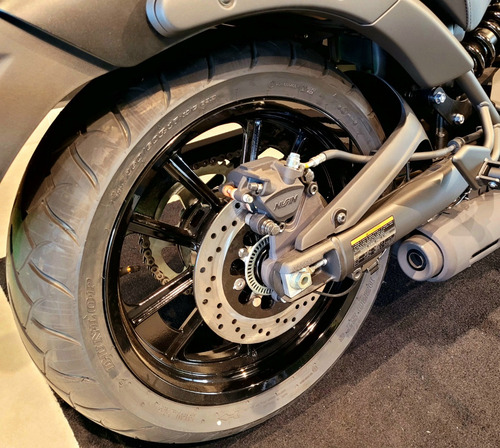 #009 - Kawasaki Vulcan S Abs - 2025 - Royal Enfield
