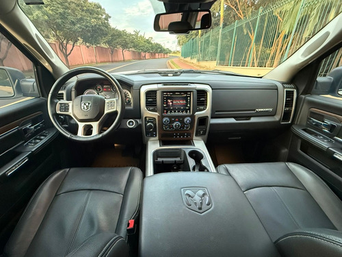 RAM Ram Classic 5.7 Laramie Night Edition Cab. Dupla 4X4 Aut. 4P