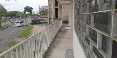 Imagen 17 de 17 de Av. Raúl Leoni Quinta Gina, Frente Al Polideportivo A Una Cuadra Antes De La Av. Bolivar