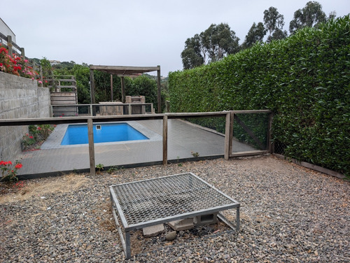 Parcela Con 2 Casas Y Cabaña En Mantagua, 2500m2
